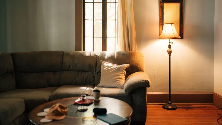 Best Warm Light Bulbs: Choose by Room and Label